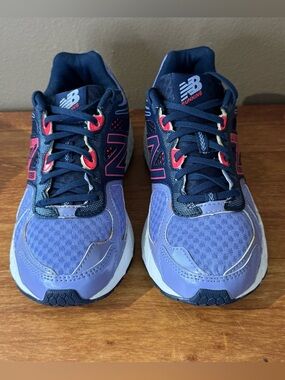 New Balance 670v1 Women's Running Sneaker in Navy and Lavender 👟